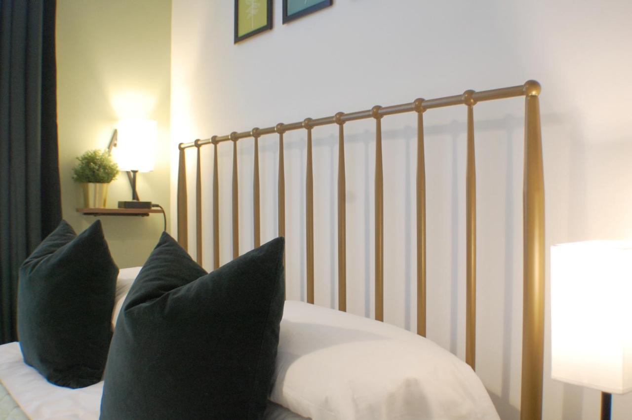 Townhouse With Private Parking Villa Йорк Екстериор снимка