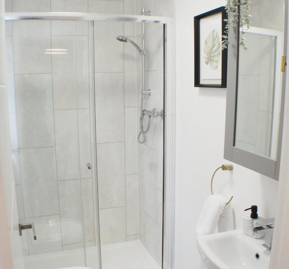 Townhouse With Private Parking Villa Йорк Екстериор снимка